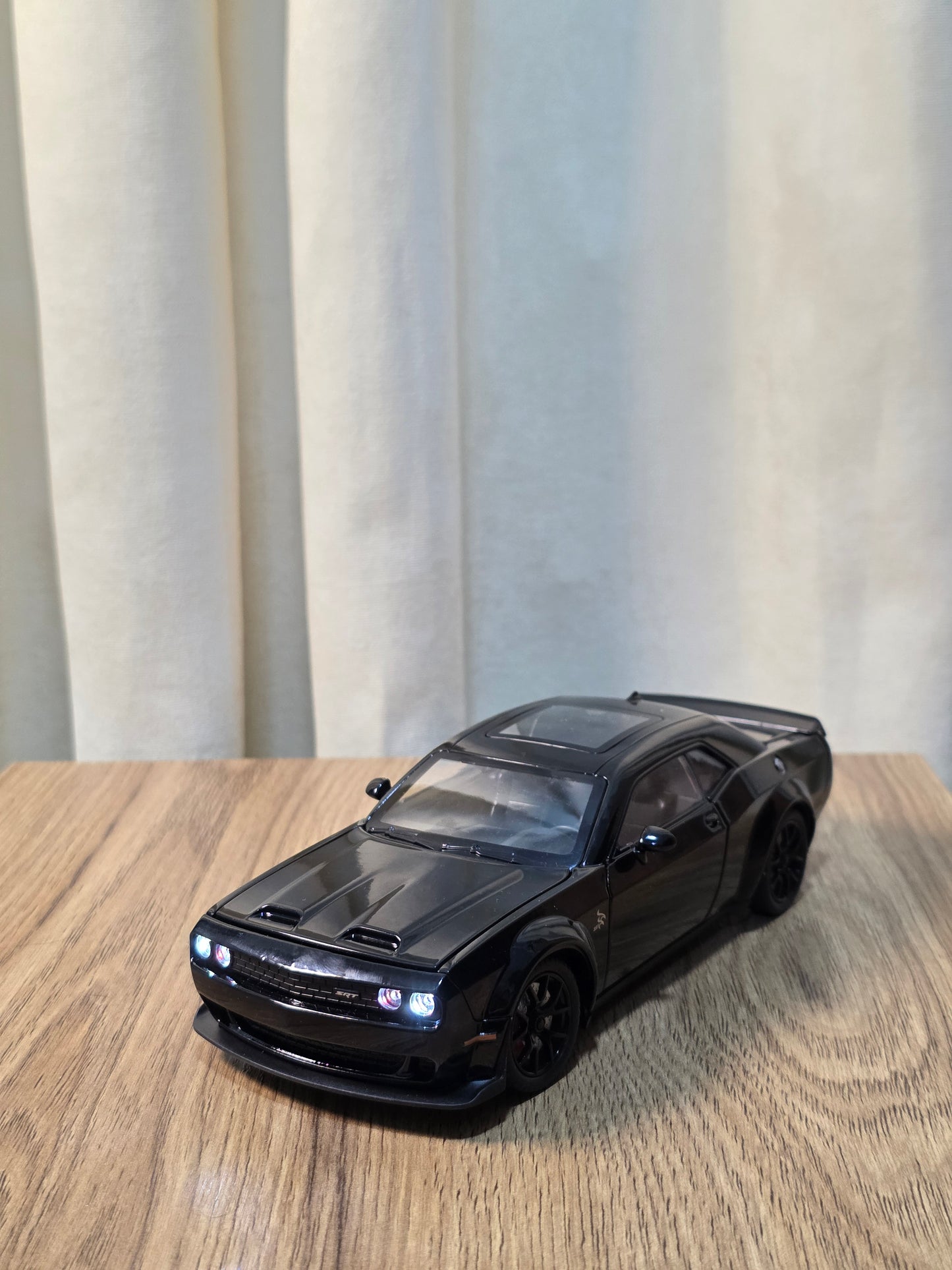 Dodge Challenger SRT Hellcat Widebody 1:24