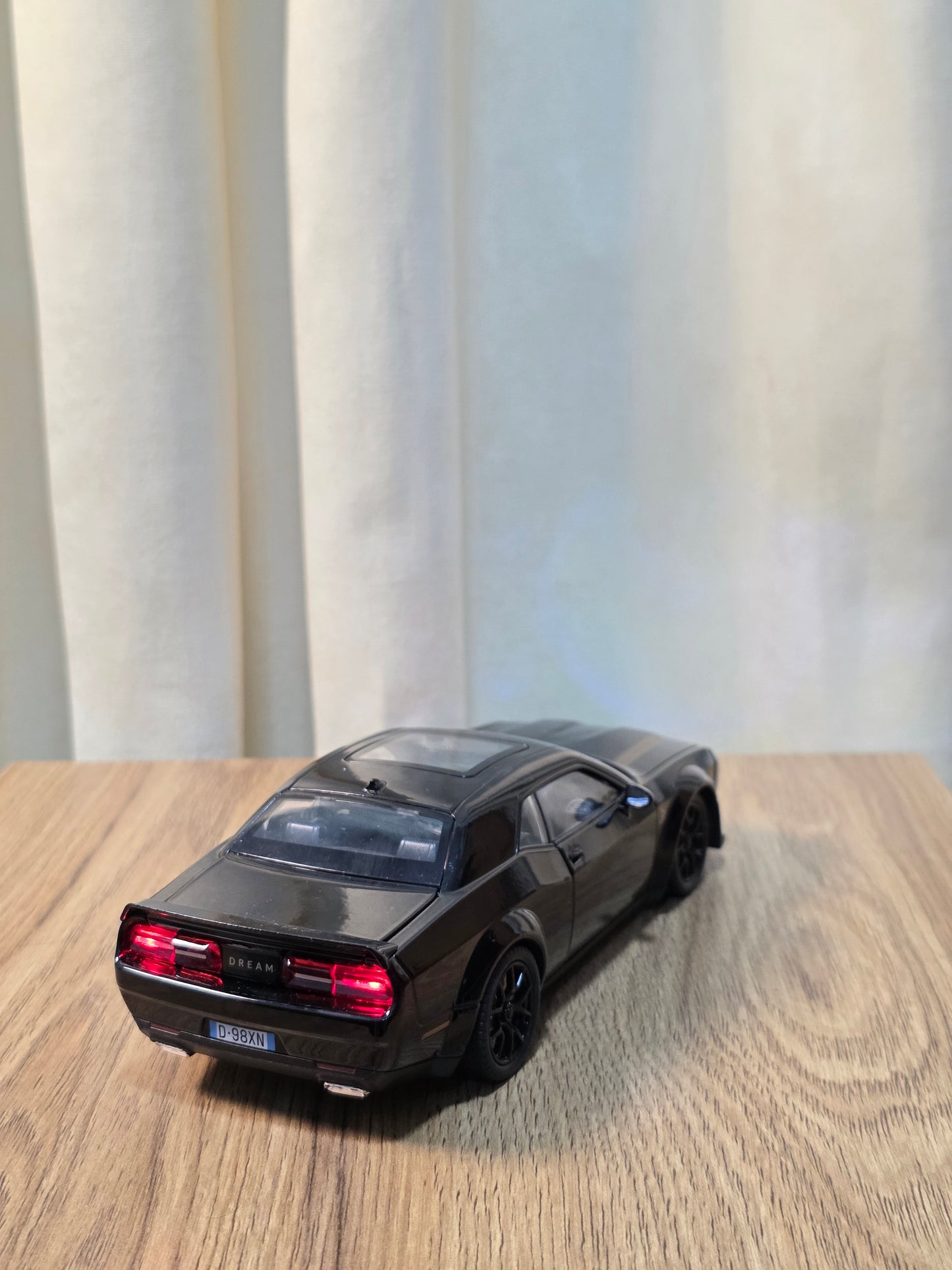 Dodge Challenger SRT Hellcat Widebody 1:24