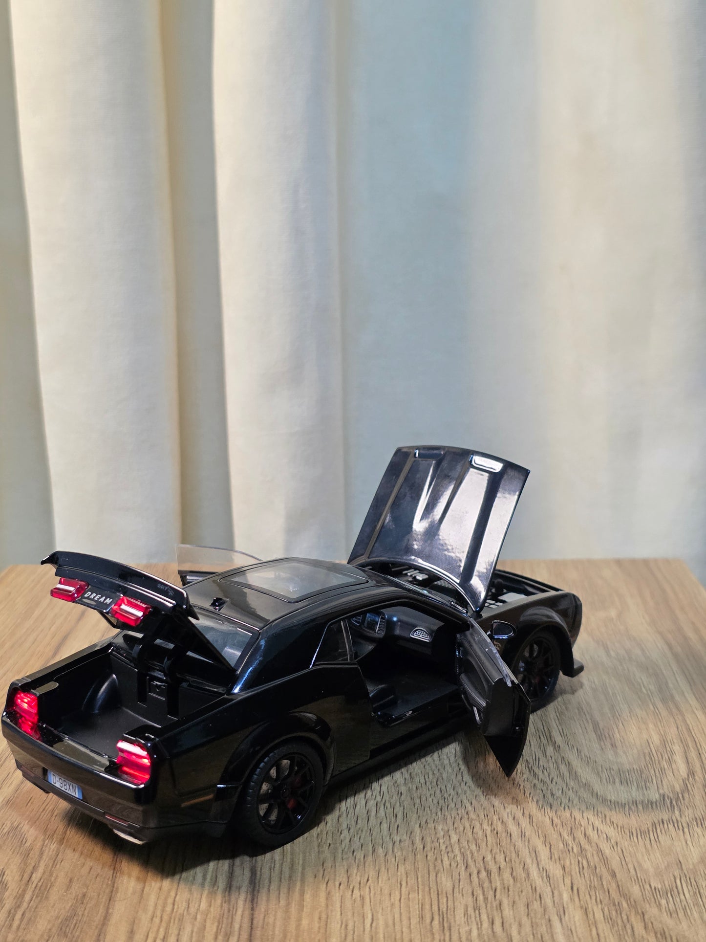 Dodge Challenger SRT Hellcat Widebody 1:24