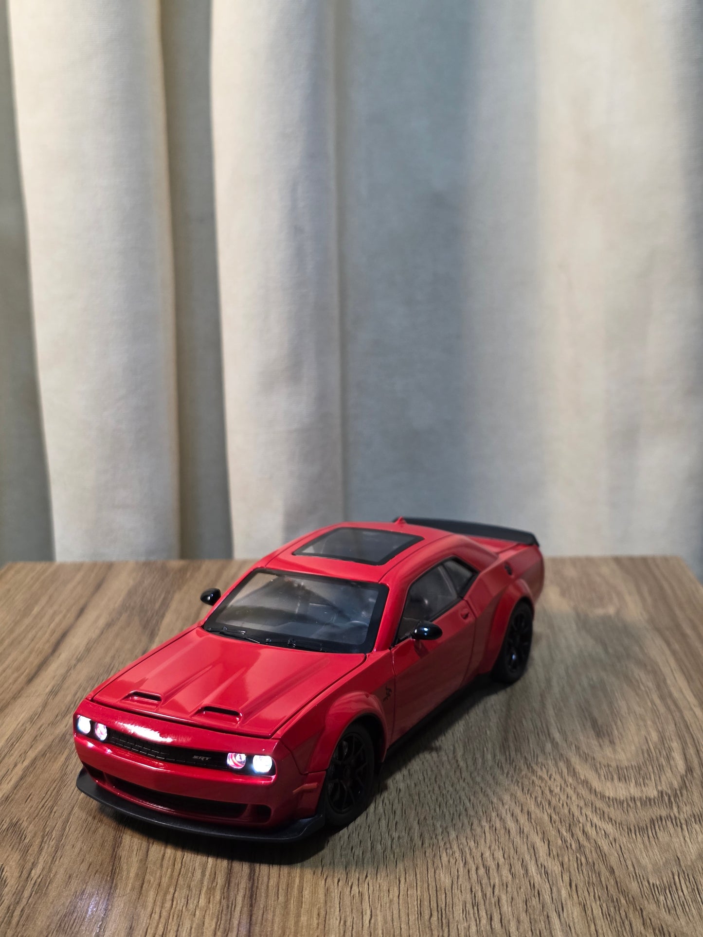 Dodge Challenger SRT Hellcat Widebody 1:24