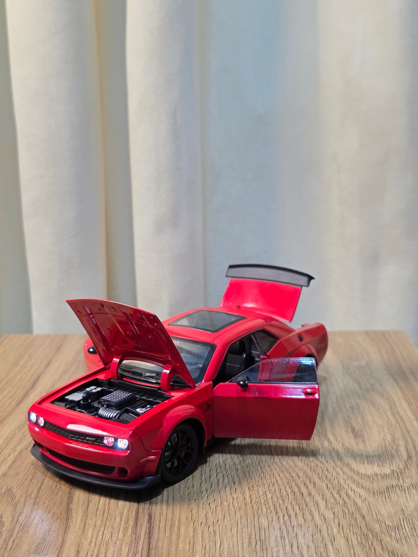 Dodge Challenger SRT Hellcat Widebody 1:24