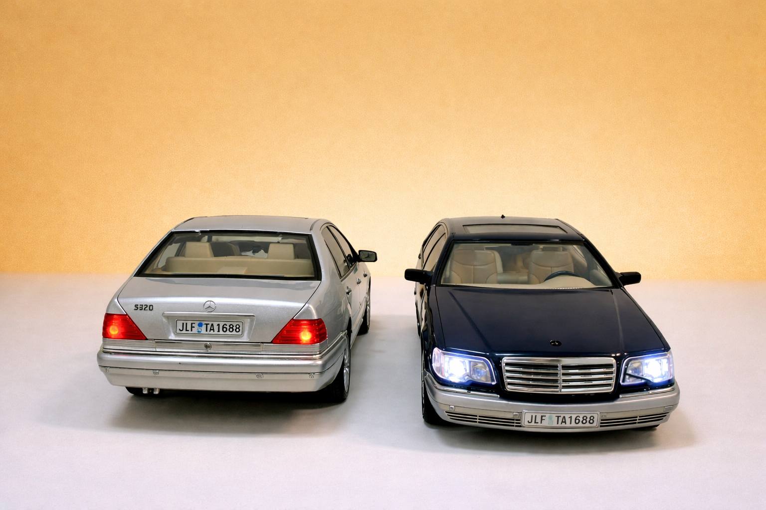 რკინის მანქანები (პულტის გარეშე)